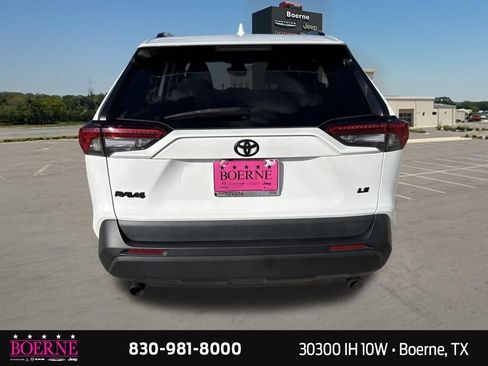 Used 2021 Toyota RAV4 LE FWD image 10