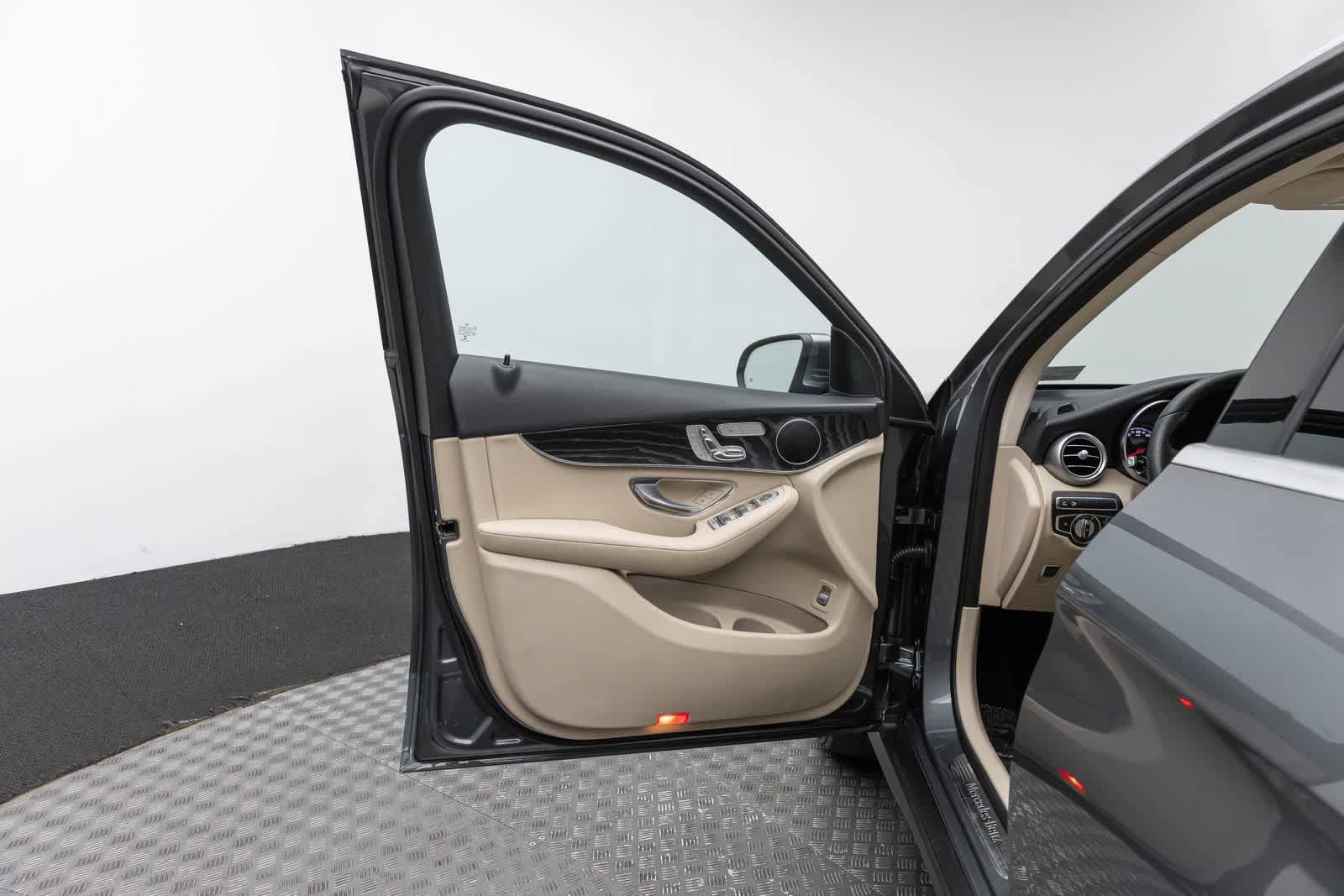 Used 2018 Mercedes-Benz GLC 300 4MATIC image 22