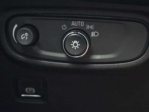Used 2022 GMC Terrain SLE w/ Driver Convenience Package AWD/4WD image 7