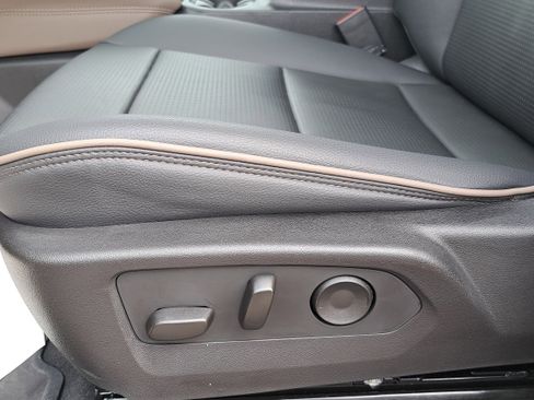 Used 2025 GMC Canyon Denali w/ LPO, Denali Black Edition image 26