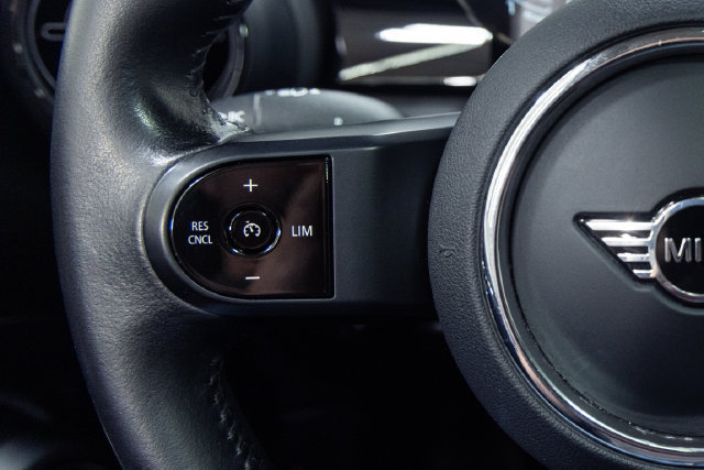 Used 2022 MINI Cooper 2-Door Hardtop FWD image 14