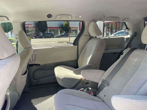 Used 2014 Toyota Sienna LE FWD image 14