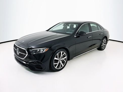 Used 2025 Mercedes-Benz E 350 4MATIC Sedan image 3