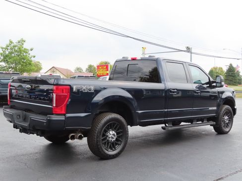Used 2022 Ford F250 Lariat w/ Black Appearance Package image 6