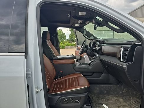 Used 2026 GMC Sierra 2500 Denali Ultimate w/ LPO, GMC Protection Package AWD/4WD image 15
