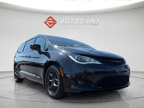 Used 2020 Chrysler Pacifica Limited FWD image 16