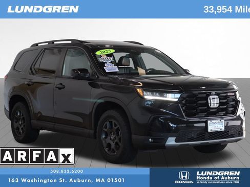 Used 2025 Honda Pilot TrailSport image 1
