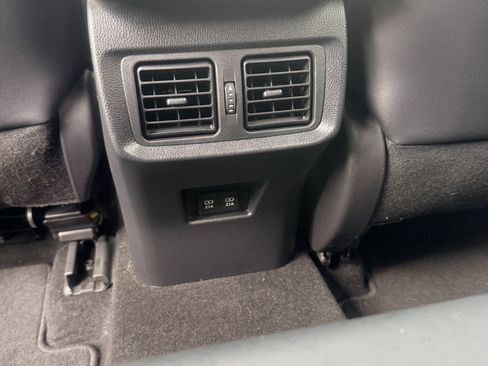 Used 2021 Toyota Venza Limited w/ Carpet Mat Package (TMS) image 11