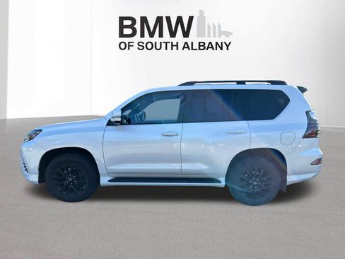 Used 2023 Lexus GX 460 w/ Black Line Special Edition AWD/4WD image 2
