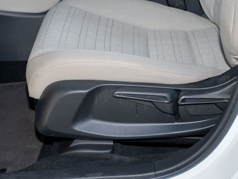 Certified 2025 Honda HR-V LX image 27