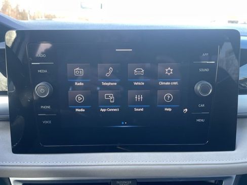 Certified 2025 Volkswagen Taos SE w/ Panoramic Sunroof Package image 15