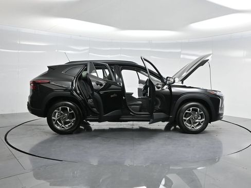 Used 2026 Chevrolet Trax LT w/ Sunroof Package FWD image 3
