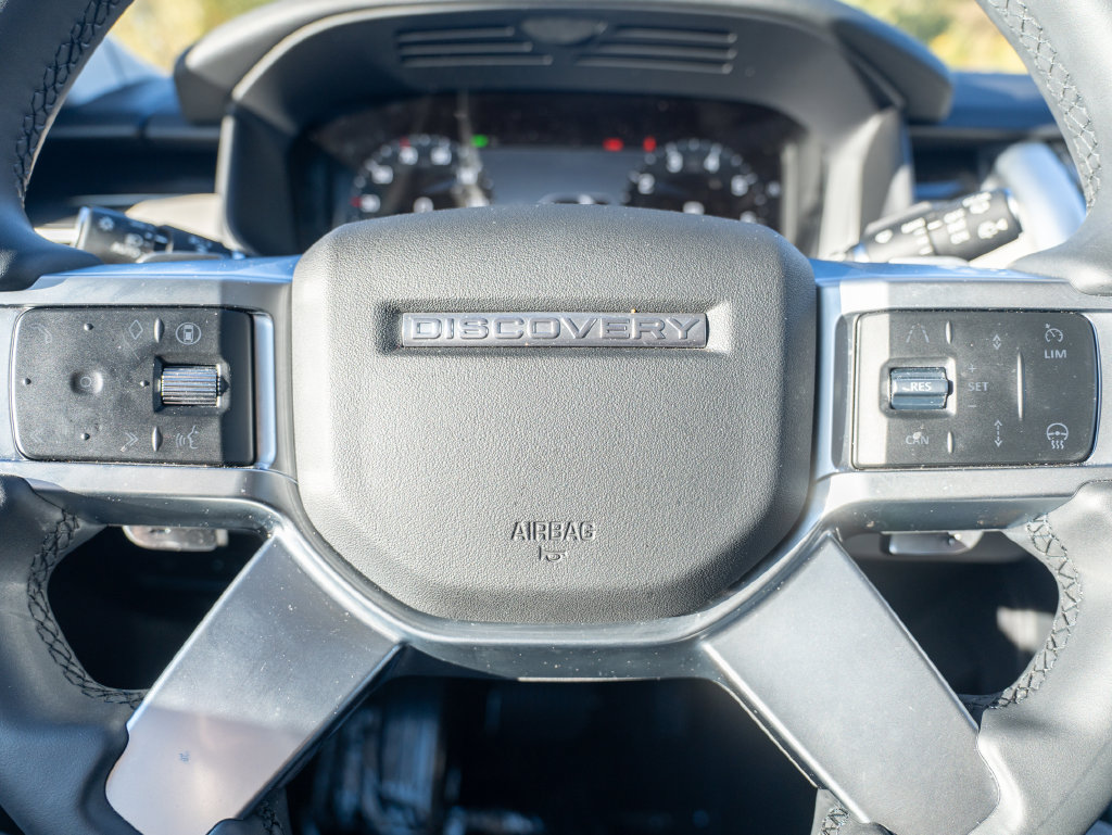 Certified 2025 Land Rover Discovery S AWD/4WD image 15