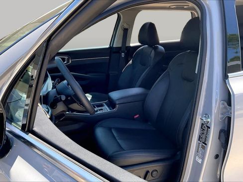 Used 2025 Kia Sorento S w/ Panoramic Sunroof Package FWD image 8