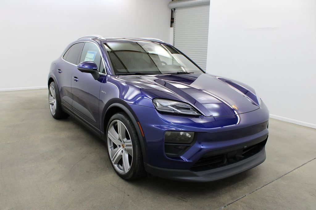 Used 2024 Porsche Macan 4 Electric AWD/4WD image 9