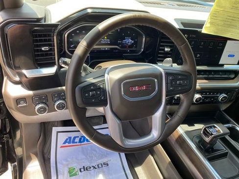 Used 2025 GMC Sierra 1500 SLT AWD/4WD image 11