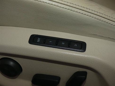 Used 2017 Volkswagen Tiguan SEL AWD/4WD image 24