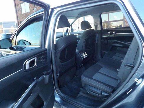 Used 2021 Kia Sorento LX image 10