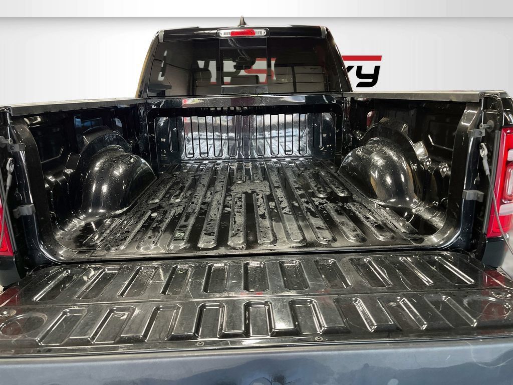 Used 2022 RAM 1500 Laramie w/ Sport Appearance Package AWD/4WD image 28