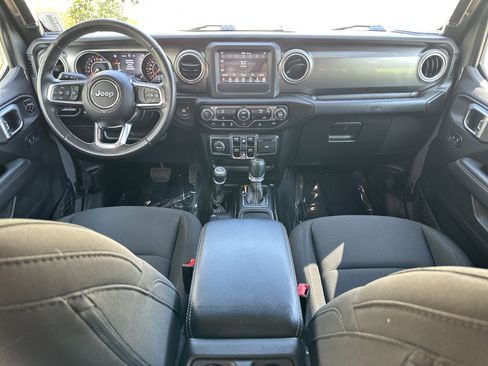 Used 2020 Jeep Wrangler Unlimited Sahara AWD/4WD image 19