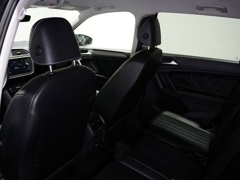 Used 2024 Volkswagen Tiguan SE image 18