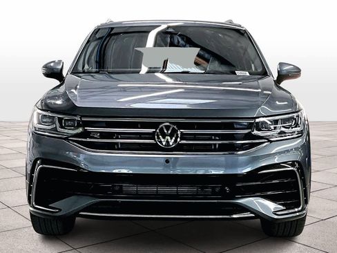 Used 2024 Volkswagen Tiguan SEL R-Line image 3