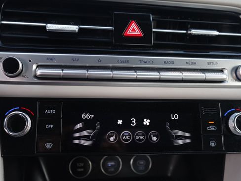 Used 2024 Genesis G70 2.5T RWD image 12