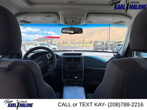 Used 2010 Jeep Liberty Renegade w/ Premium Group AWD/4WD image 17