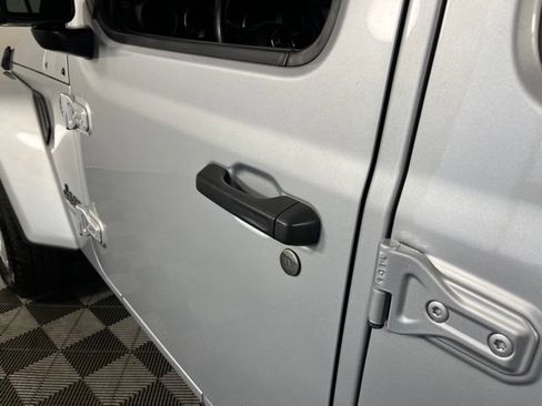 Used 2022 Jeep Gladiator Sport AWD/4WD image 10