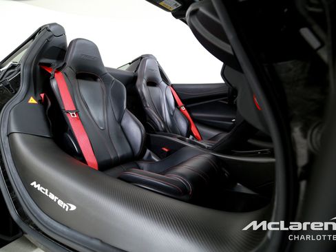 Used 2022 McLaren 765LT image 18