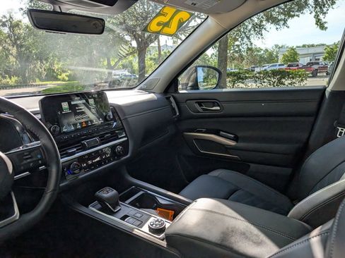 Used 2025 Nissan Pathfinder Platinum w/ Cargo Package image 13