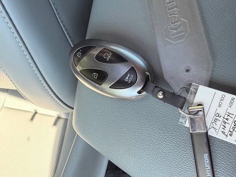 Certified 2025 Hyundai Elantra Limited FWD image 48