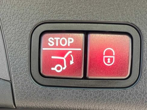 Used 2025 Mercedes-Benz GLB 250 image 11