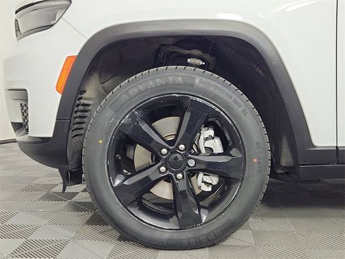 Used 2023 Jeep Grand Cherokee L Laredo image 16