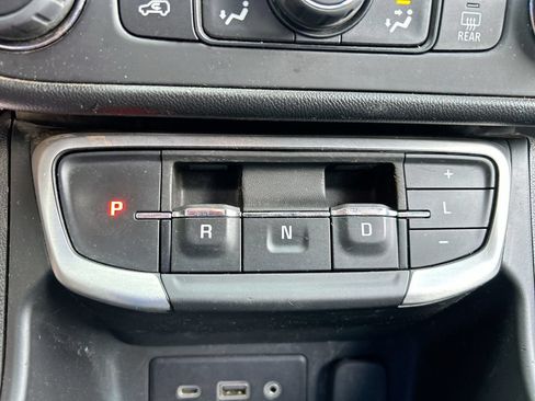 Used 2024 GMC Terrain SLE AWD/4WD image 19