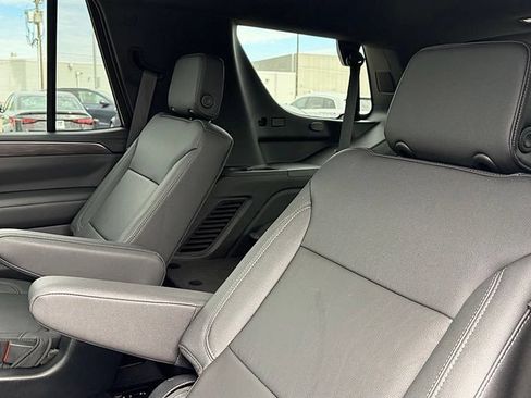 Used 2023 Chevrolet Tahoe Z71 w/ Luxury Package AWD/4WD image 11