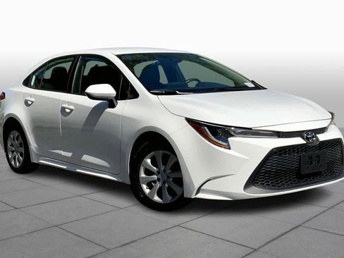 Used 2022 Toyota Corolla LE image 3