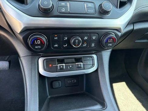 Used 2020 GMC Acadia SLE w/ Driver Convenience Package FWD image 21