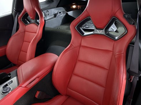 Certified 2016 Chevrolet Corvette Z06 w/ 3LZ Preferred Equipment Group image 11