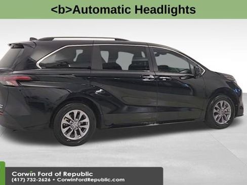 Used 2024 Toyota Sienna XLE image 9