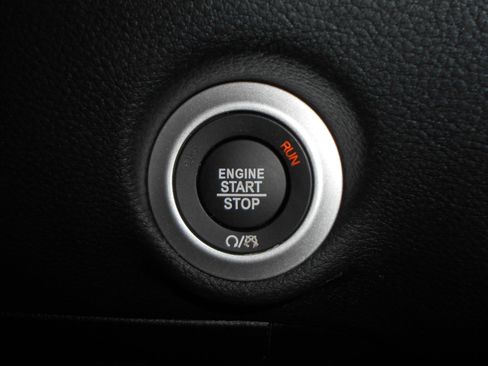 New 2026 Chrysler Pacifica Select FWD image 16