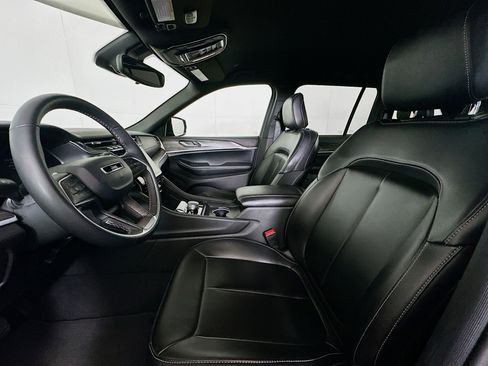 Used 2024 Jeep Grand Cherokee Limited image 13