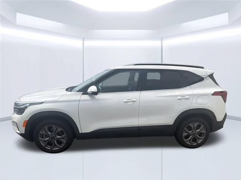 Used 2024 Kia Seltos S AWD/4WD image 2