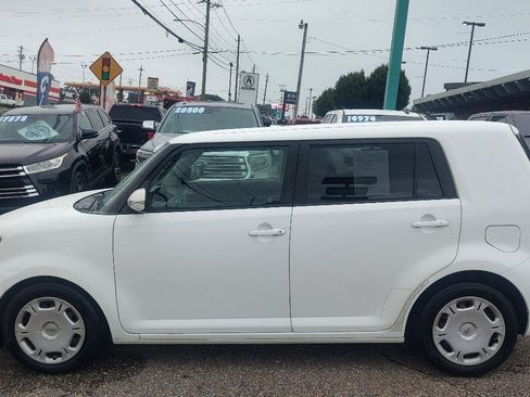Used 2010 Scion xB FWD image 6
