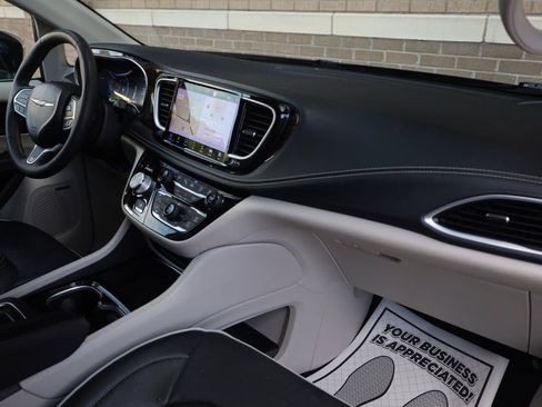 Used 2022 Chrysler Pacifica Limited FWD image 31