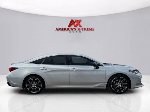 Used 2019 Toyota Avalon XSE image 6