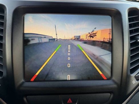 Used 2016 Jeep Cherokee Limited image 15