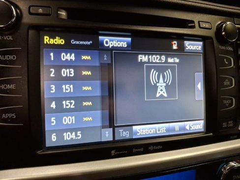 Used 2019 Toyota Highlander XLE image 21