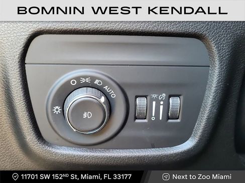 Used 2023 Jeep Grand Cherokee Limited image 23