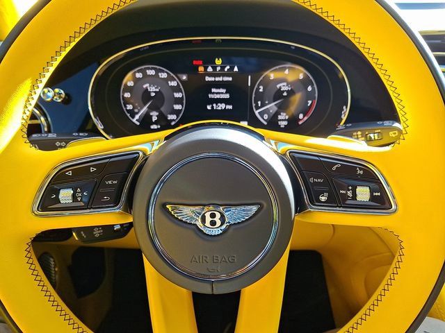 Used 2023 Bentley Bentayga AWD/4WD image 21